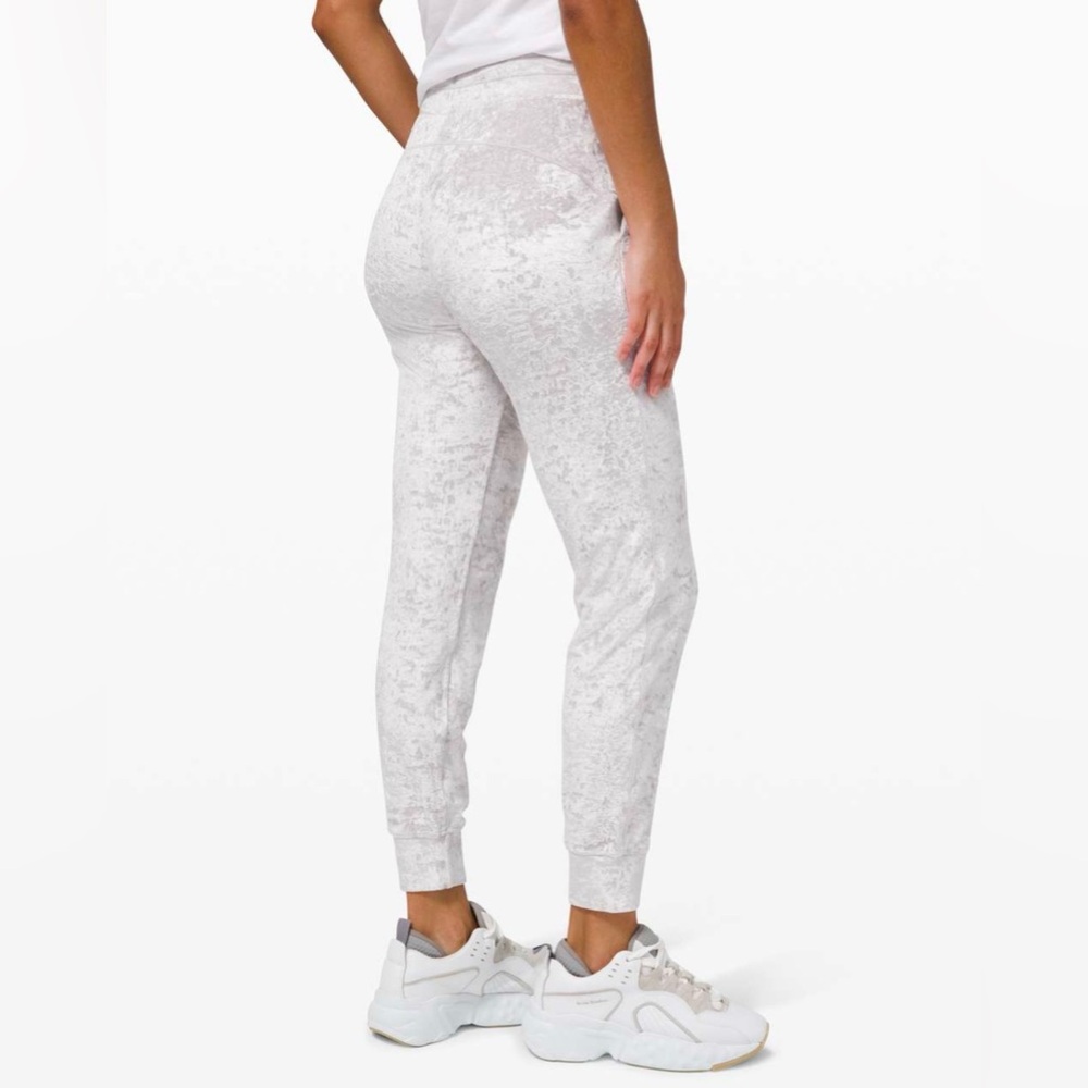 Lululemon Ready to Crush Jogger, size 10